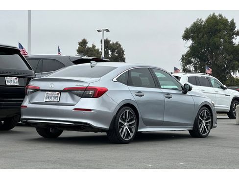 Used 2022 Honda Civic Touring image 4