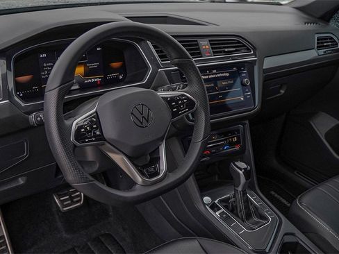 New 2024 Volkswagen Tiguan SE R-Line image 7