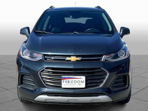 Used 2021 Chevrolet Trax LT w/ LT Convenience Package image 3