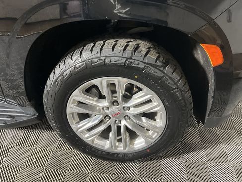Used 2024 GMC Yukon XL SLT image 10