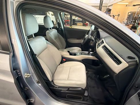 Used 2019 Honda HR-V LX image 28