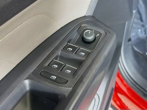 Used 2021 Volkswagen Atlas Cross Sport SE FWD image 18