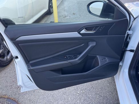 Used 2025 Volkswagen Jetta Sport image 20