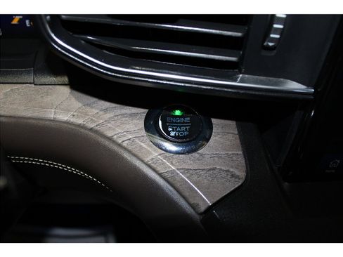 Used 2020 Ford Explorer Platinum w/ Premium Technology Package image 33