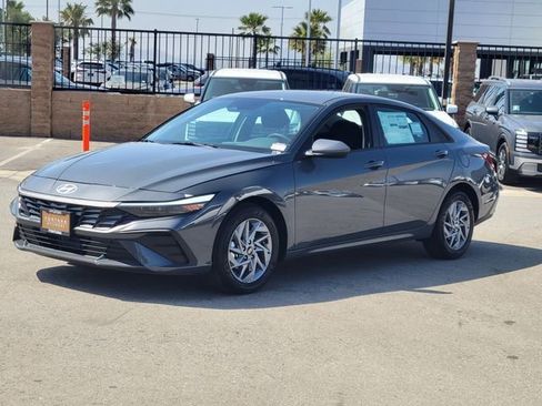 New 2026 Hyundai Elantra Hybrid FWD image 2