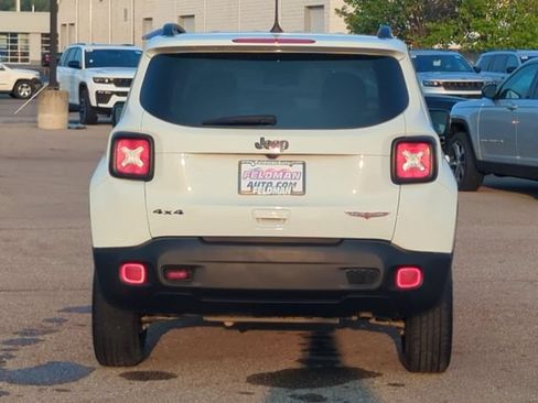 Used 2023 Jeep Renegade Trailhawk w/ Trailhawk Elite Group AWD/4WD image 4