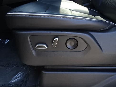 Used 2022 Cadillac Escalade ESV Sport AWD/4WD image 17