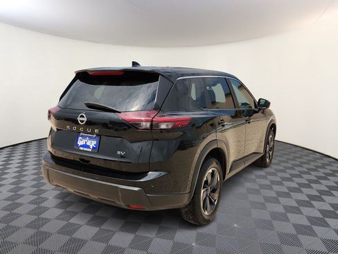 Used 2024 Nissan Rogue SV image 4