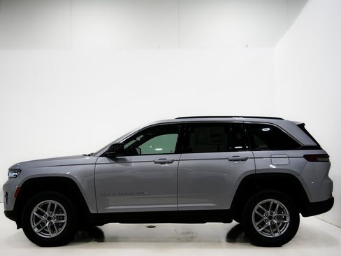 New 2025 Jeep Grand Cherokee 4WD image 6