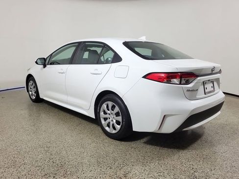 Used 2021 Toyota Corolla LE FWD image 7