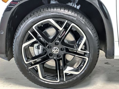 New 2026 Volkswagen Tiguan SEL R-Line image 25