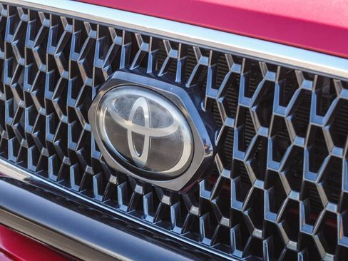 Used 2019 Toyota Tacoma TRD Sport w/ Technology Package RWD image 9