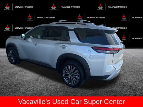 Used 2024 Nissan Pathfinder SL w/ SL Premium Package FWD image 3