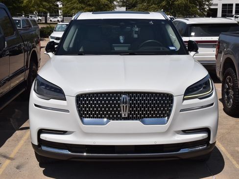 Used 2022 Lincoln Aviator Reserve w/ Equipment Group 201A AWD/4WD image 3
