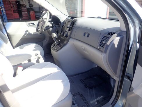 Used 2008 Kia Sedona LX FWD image 28