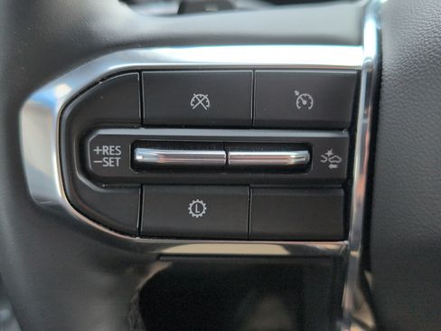Used 2025 GMC Yukon XL Denali AWD/4WD image 16