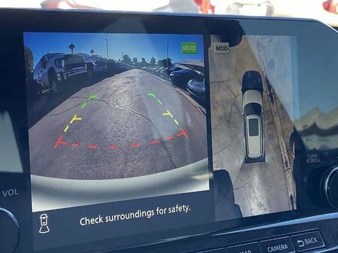 Used 2022 Nissan Pathfinder SL image 11