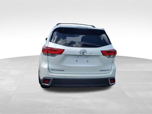 Used 2017 Toyota Highlander Limited AWD/4WD image 5