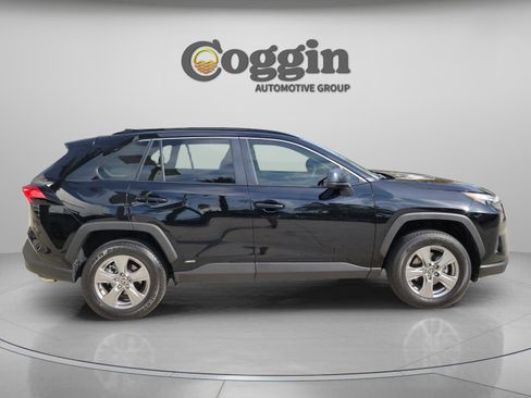 Certified 2025 Toyota RAV4 LE AWD/4WD image 4