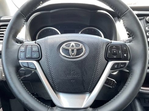 Used 2017 Toyota Highlander XLE FWD image 16