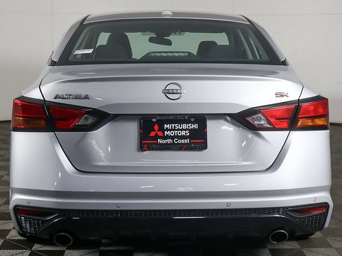 Used 2024 Nissan Altima 2.5 SR FWD image 9