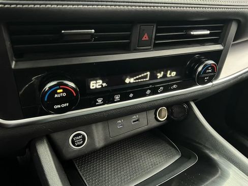 Used 2023 Nissan Rogue SV image 26