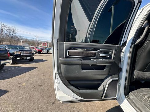 Used 2020 RAM 2500 Laramie w/ Night Edition image 43