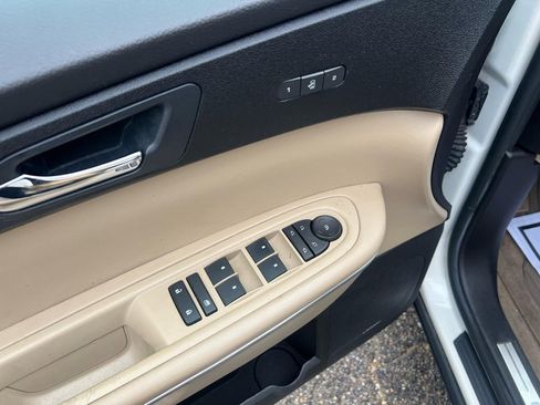 Used 2011 GMC Acadia SLT image 25