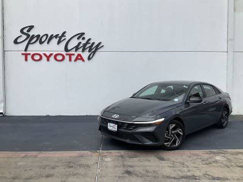 Used 2025 Hyundai Elantra Sport FWD image 1