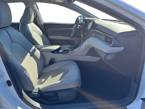 Used 2024 Toyota Camry SE image 15