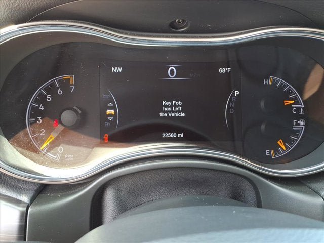 Used 2022 Jeep Grand Cherokee Laredo E w/ Security & Convenience Group AWD/4WD image 9
