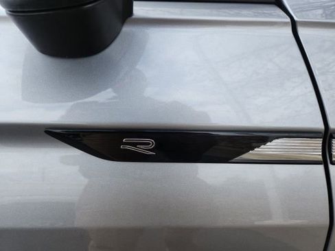 Used 2024 Volkswagen Tiguan SE R-Line image 5