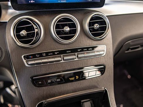 Used 2022 Mercedes-Benz GLC 300 4MATIC image 28