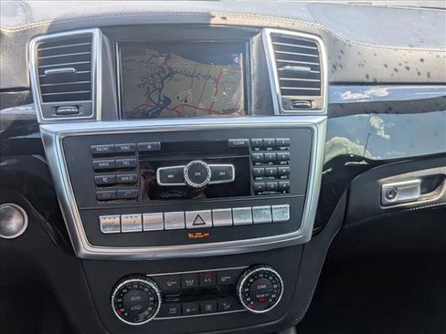 Used 2015 Mercedes-Benz GL 550 4MATIC image 11