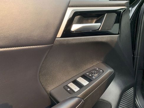 Used 2023 Mitsubishi Outlander SE image 16