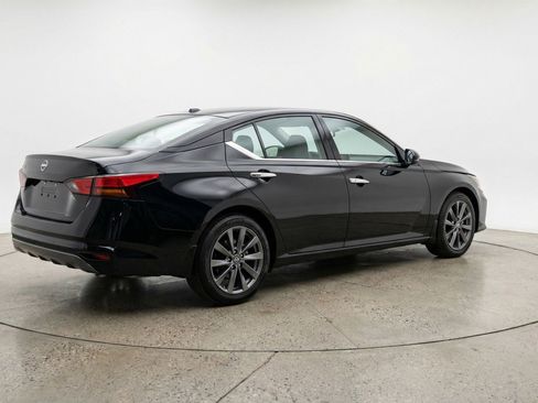 Used 2025 Nissan Altima 2.5 SV image 9