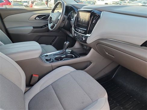 Used 2020 Chevrolet Traverse LT image 19