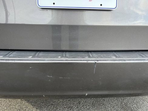 Used 2015 Toyota Sienna L image 12