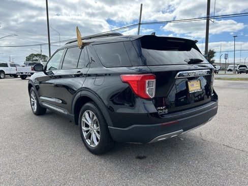 Certified 2022 Ford Explorer XLT w/ Equipment Group 202A image 6