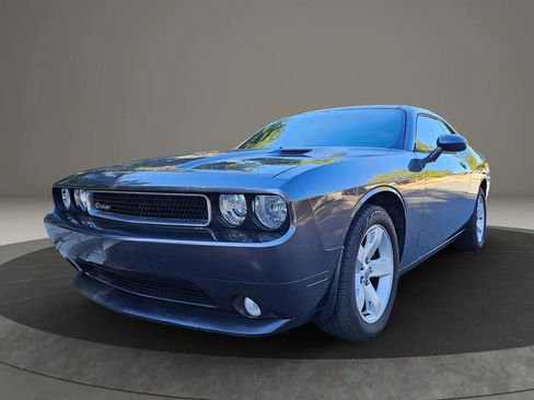 Used 2013 Dodge Challenger SXT image 1