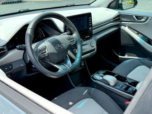 Used 2020 Hyundai Ioniq SE FWD image 14