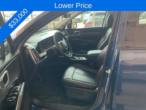 Used 2025 Kia Sorento SX AWD/4WD image 3