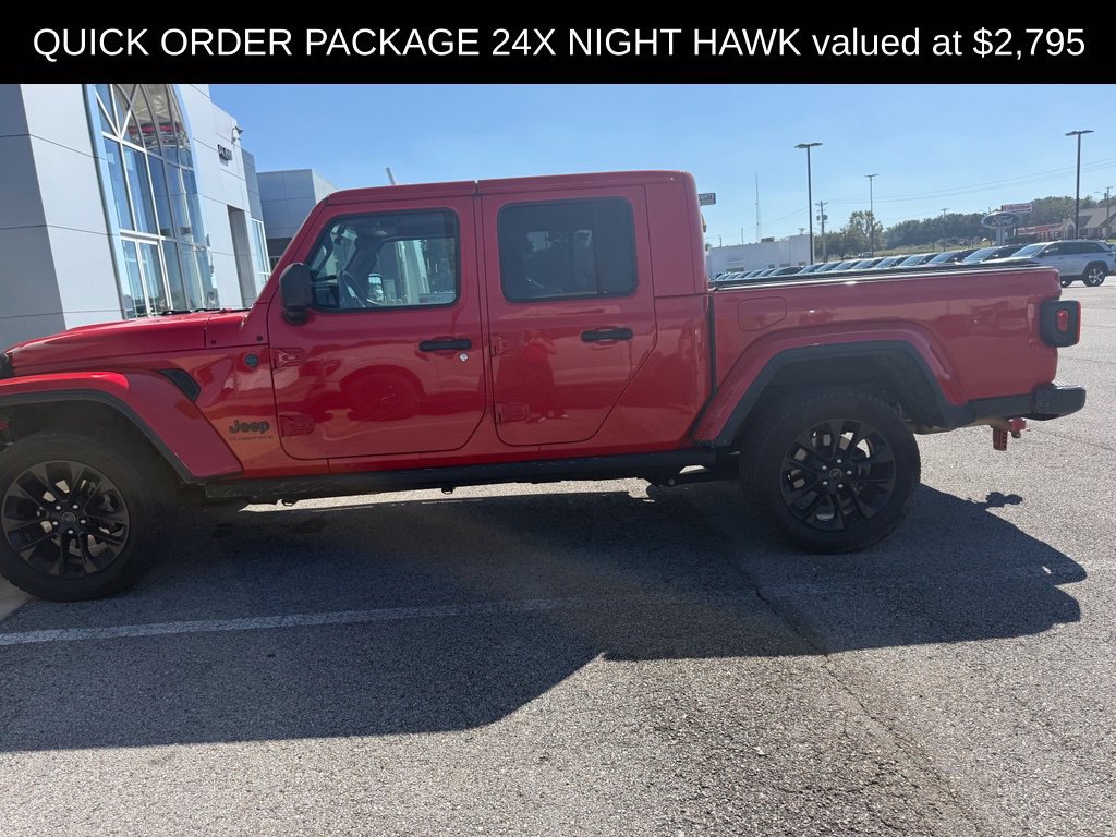 Used 2025 Jeep Gladiator Sport AWD/4WD image 3