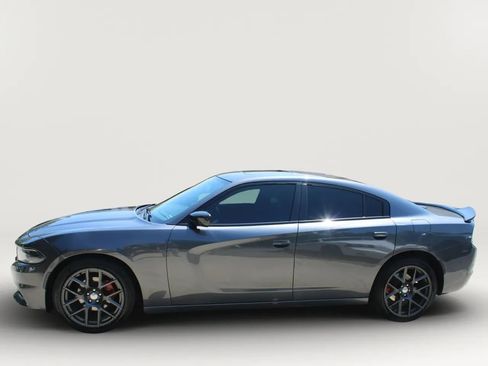 Used 2020 Dodge Charger SXT w/ Leather Interior Group RWD image 5