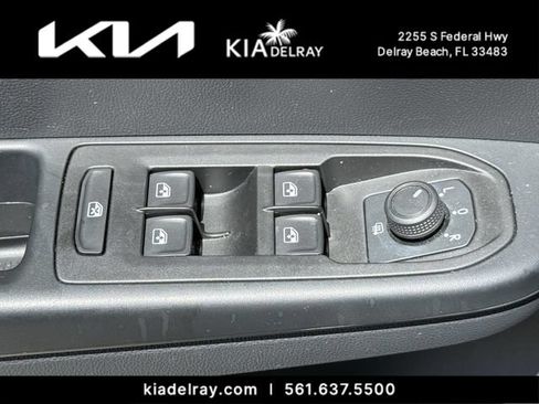 Used 2023 Volkswagen Taos SE w/ Panoramic Sunroof Package FWD image 15