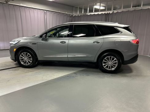 Used 2023 Buick Enclave Essence image 4