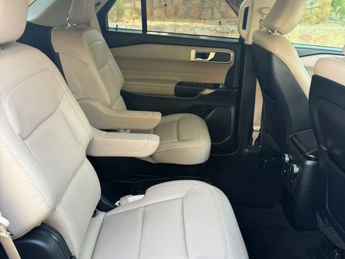 Used 2020 Ford Explorer XLT w/ Equipment Group 202A RWD image 12