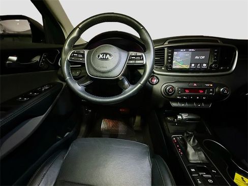 Used 2019 Kia Sorento SX image 34
