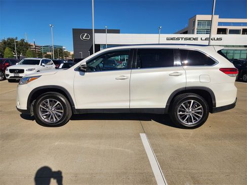 Used 2019 Toyota Highlander XLE image 4