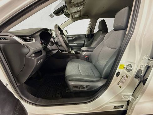Used 2021 Toyota RAV4 XLE FWD image 19